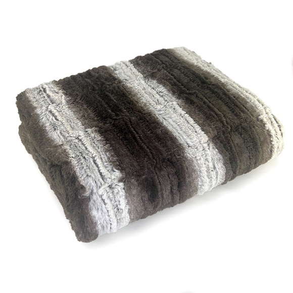 Brown & Off-White Faux Mountain Fox Throw Blanket - Picture 1 of 5